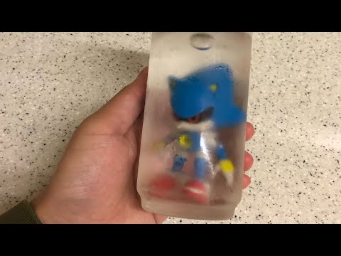 Iced water experiment on Classic Metal Sonic figure