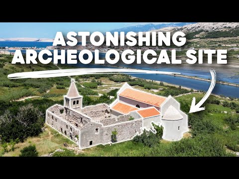 Incredible view at the OLD TOWN PAG on the island of PAG, CROATIA | Cycling with Bikademy Pag Study