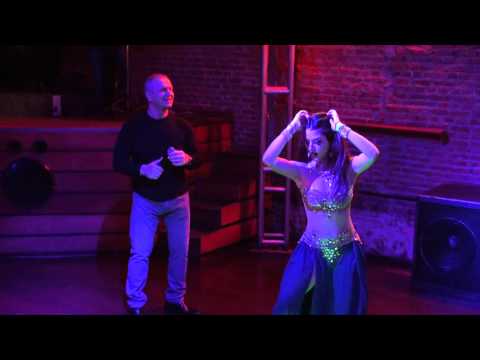 ALIKA HANAN JUNTO A TONY MOUZAYEK