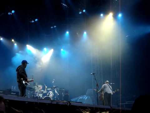 Pixies - In Heaven (The Lady In The Radiator Song) / Gigantic - live WTAI 2009