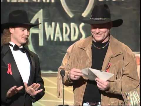 Reba McEntire Wins Country Female Artist - AMA 1995