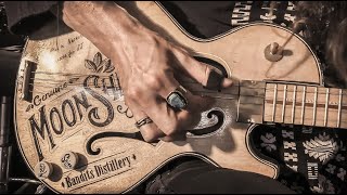 ZZ TOP&#39;s &quot;She Loves My Automobile&quot; on the 4-String Moonshine Machine!