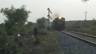 preview picture of video 'Khushaal Khan Khattak Express'