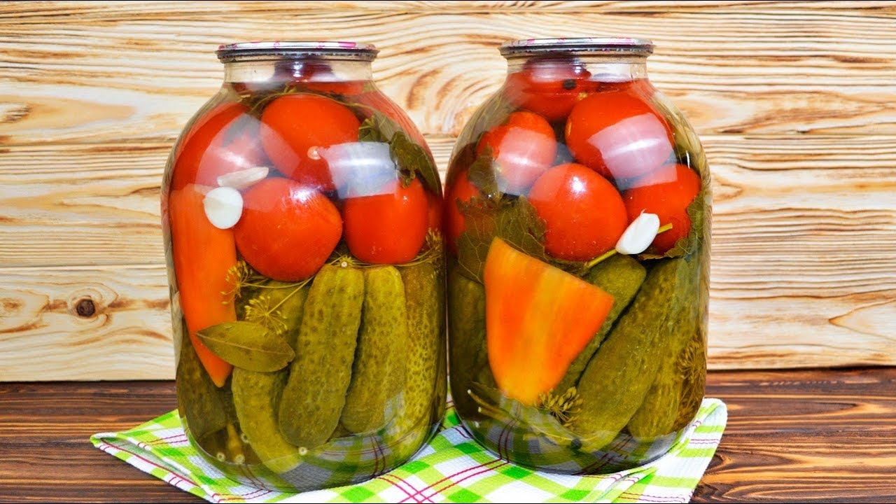 Marinuoti agurkai su pomidorais žiemai