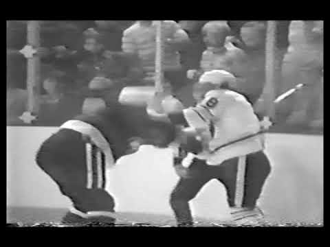 Danny Gare vs Clark Gillies April 17, 1977