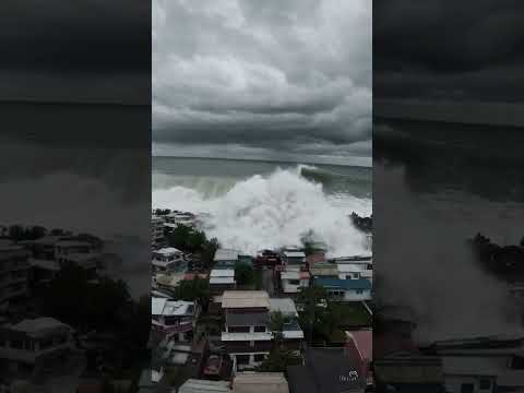 Huge Wave Destroys City #ocean #tsunami
