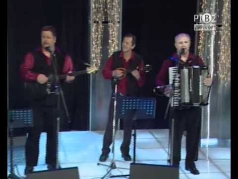 cervena ruza trojaka 00