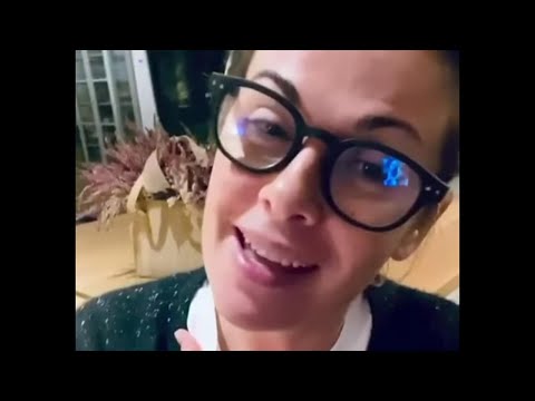 Vanessa Incontrada si canta tanti auguri da sola: il tenero video