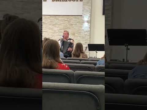 Se-aude  pașii lui Isus