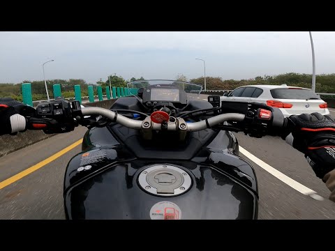 BMW 120i M Sport (F20) VS Yamaha Niken 900 Acceleration 200+