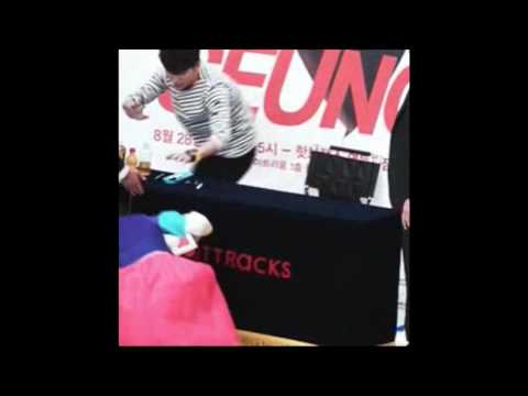 BIGBANG Seungri is in a fidget when his fan makes a bow to him