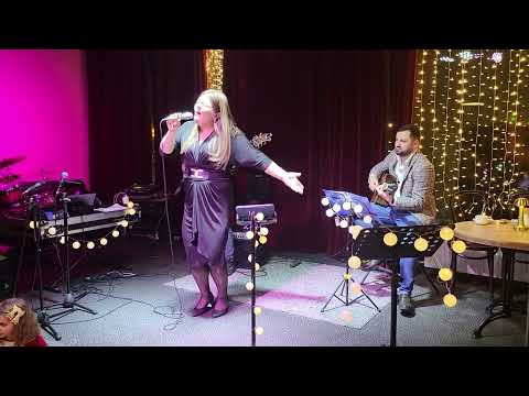 Patrycja Michalska podczas wigilijnego koncertu - grudzień 2022