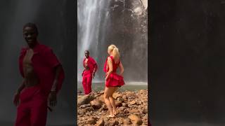 Download lagu The eye contact👀 So romantic❤️ #couple #dance #waterfall #travel @jaymondy. mp3