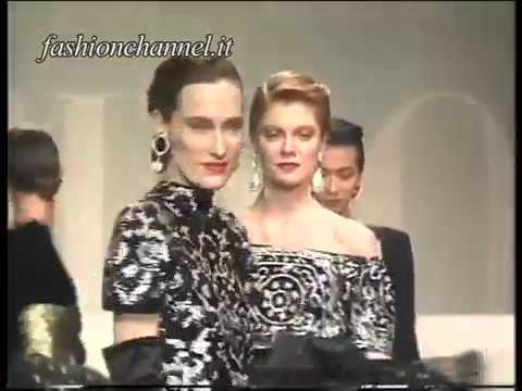 "Valentino" Autumn Winter 1988 1989 Paris 2 of 2 pret a porter woman by FashionChannel