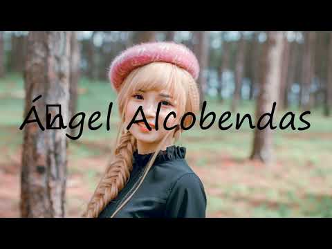 How to pronounce Ángel Alcobendas in English?