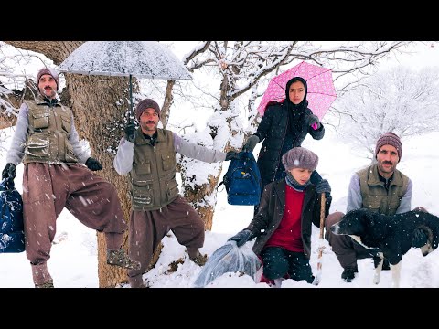 “Leila’s Snowy Ordeal ❄️ | Walking Kids to School & Rescuing a Lost Dog in the Storm”