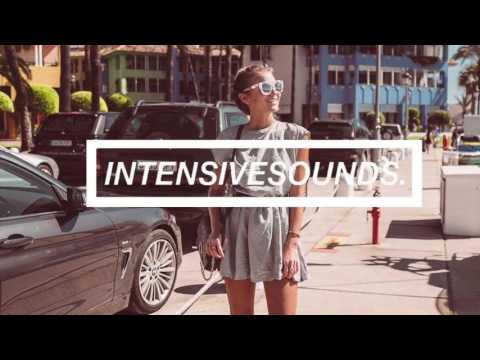 Saint Tropez Caps - Liftin' Me Higher (Original Mix)