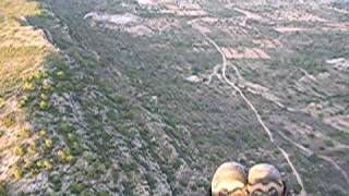 preview picture of video 'vuelo en parapente sobre despegue de villar del arzobispo'