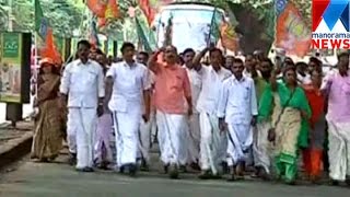 Activists attempt waving black flag at Kerala CM | Manorama News
