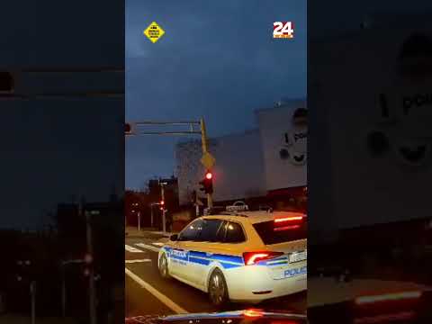 Auu, kakva greška! Htio zaobići policijsko vozilo pa napravio prekršaj. Oni krenuli za njim #shorts