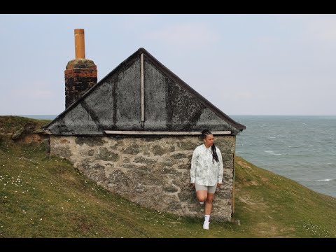 Sophielou - Tell Me (Official Music Video)