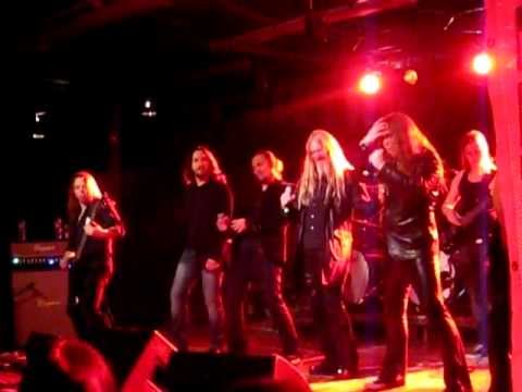 Northern Kings - Heinillä Härkien / We Don't Need Another Hero (live @ Teatria, Oulu 3.12.2011)