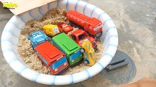 Mobil Mainan Bongkar Pasir! Kumpulan Truk Tangki & Bus Lucu Tersembunyi! | Mainan Anak ASMR