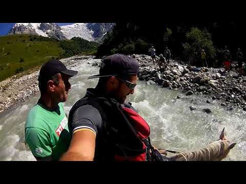 Flussüberquerung mit dem Pferd in Hadish Swanetien/ 7 tägige Wander Tour
