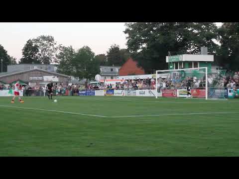 Halbfinale SHFV-LOTTO-Pokal PSV Neumünster - VfB Lübeck Torben Franzenburg hält gegen Leon Sommer