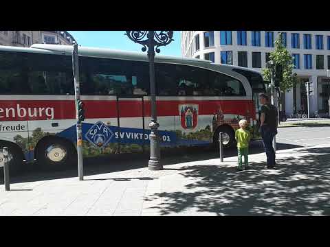 Bus blockiert RTW