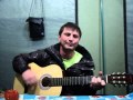 Он всё также на корточках... 