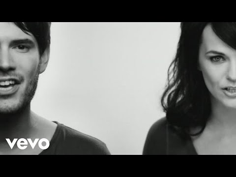 Revolverheld - Halt dich an mir fest (Videoclip Duett Version) ft. Marta Jandová