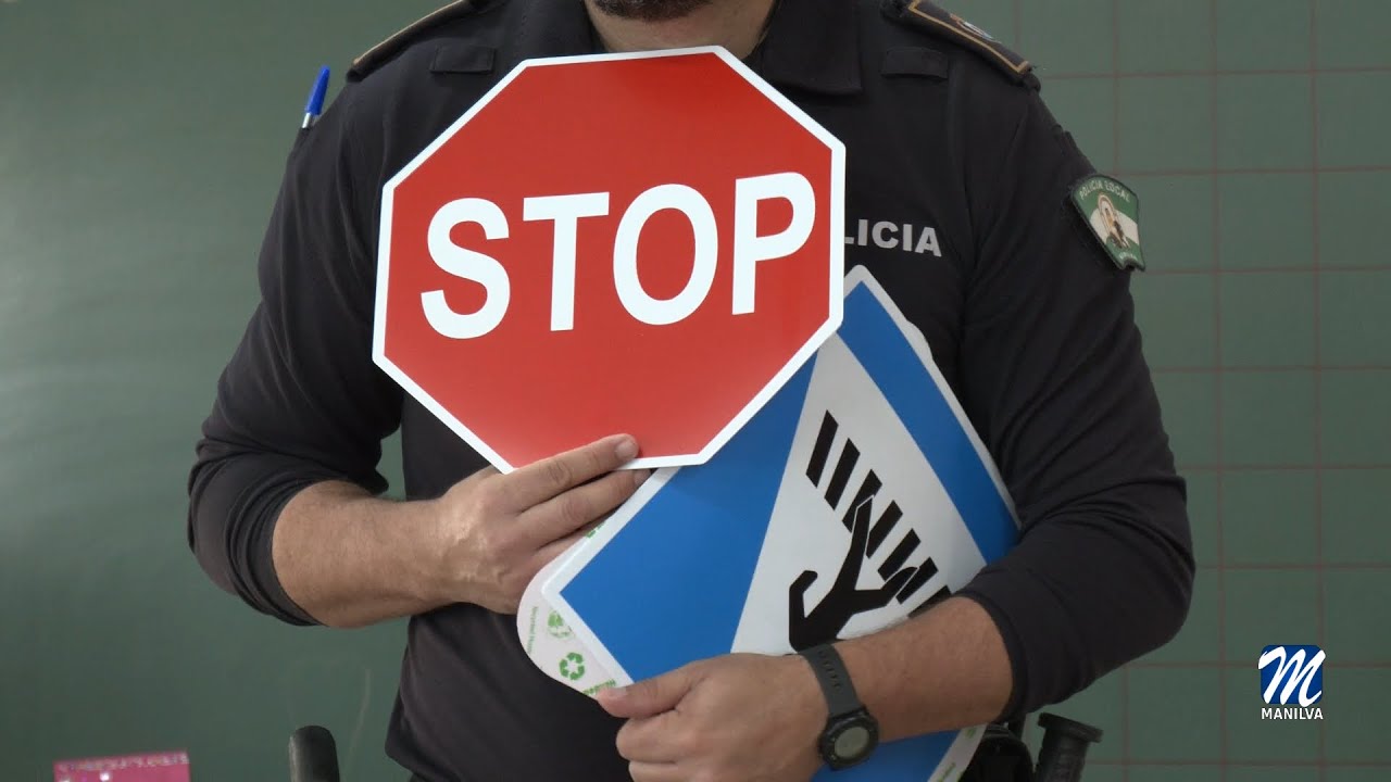 La policía imparte clases de Educación vial a los alumnos de infantil de Sabinillas