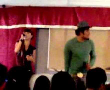 faboulus cat perform b4 HR shuffle s comp