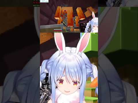 Pekora gets surprised by Blaze and shrieks (Minecraft)  [Hololive/#Shorts]