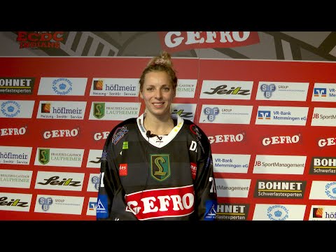 Anne Bartsch (ECDC Memmingen Indians Frauen) nach den beiden Finalsiegen gegen Mannheim, 12.03.2023