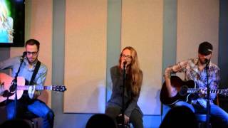 Danielle Bradbery sings &#39;Young In America&#39;