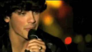 Poison Ivy - Jonas Brothers FULL SONG Walmart soundcheck (no red line)