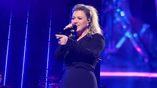 Kelly Clarkson performs Sober at the Chemistry Residency in Las Vegas on 12/31/23.