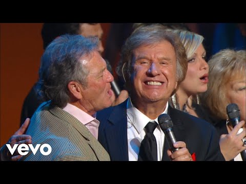 Gaither Vocal Band - Loving God, Loving Each Other [Live] ft. Gaither Vocal Band