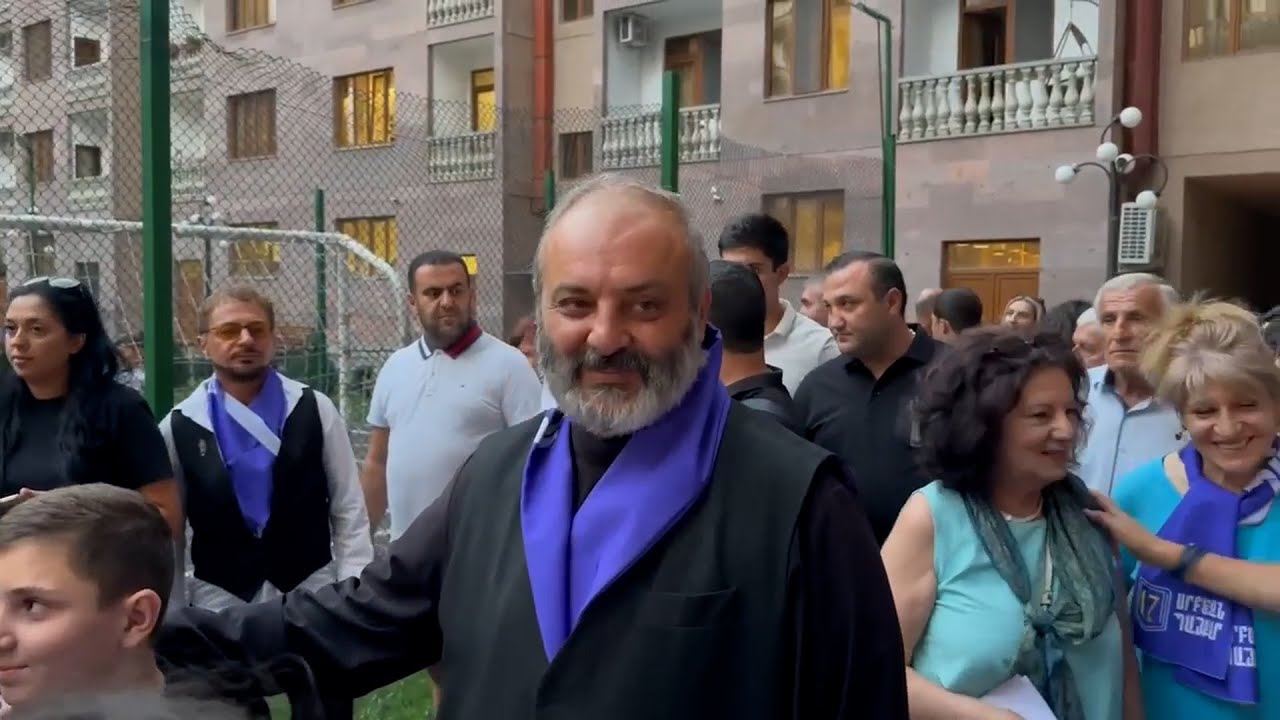 Միգուցե մեր հայրենիքը վերադարձնե՞ք. արցախցին՝ Սրբազանին