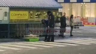 В николаевском «Эпицентре» задержали агрессивного покупателя с оружием и шиншиллой (видео)