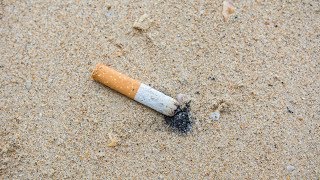 Οι παραλίες μας γίνονται τασάκια Title