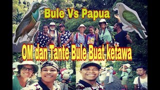 preview picture of video 'Bule Vs Papua, Om dan Tante bule Bikin Ketawa'