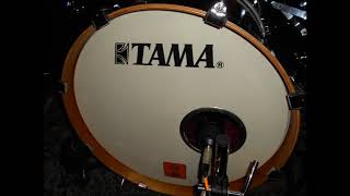 Video thumbnail for Shure Beta 52 vs Shure Pga 52 Kick Drum Comparison by Estudio Tamboril