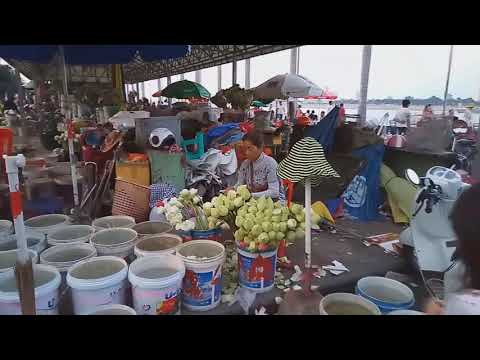 Riverside In Front Of Royal Palace In The Evening- Phnom Penh - Cambodia