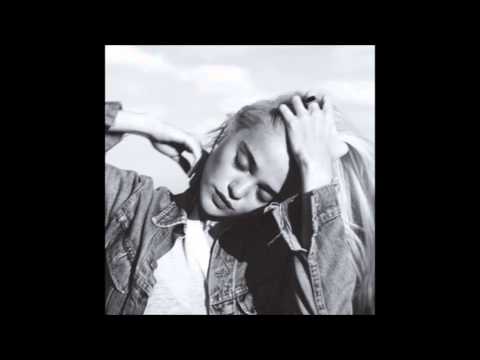 Sky Ferreira "Everything Is Embarrassing (Krystal Klear Remix)"