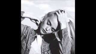 Sky Ferreira &quot;Everything Is Embarrassing (Krystal Klear Remix)&quot;