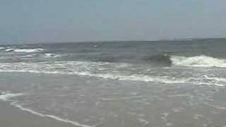 preview picture of video 'Edisto Beach waves'