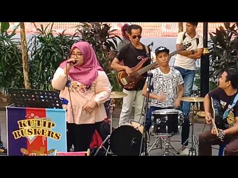 Goyang Dumang... Ema Kutip Buskers